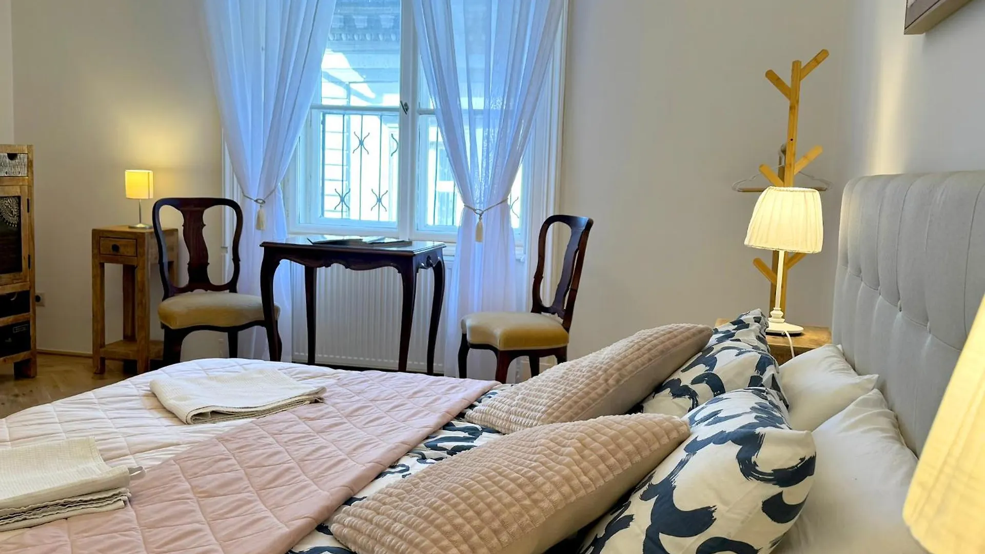 Elegant 125M2 Apartment Downtown Budapest 0*,  Hungary