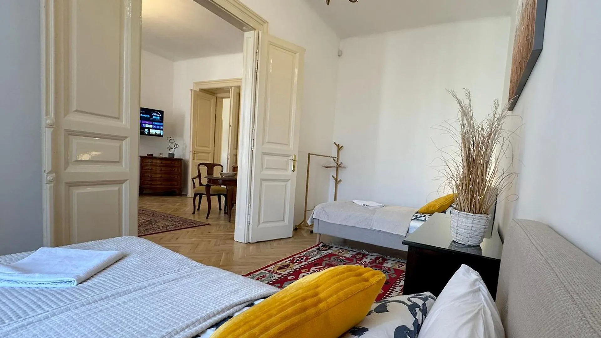 Elegant 125M2 Apartment Downtown Budapest