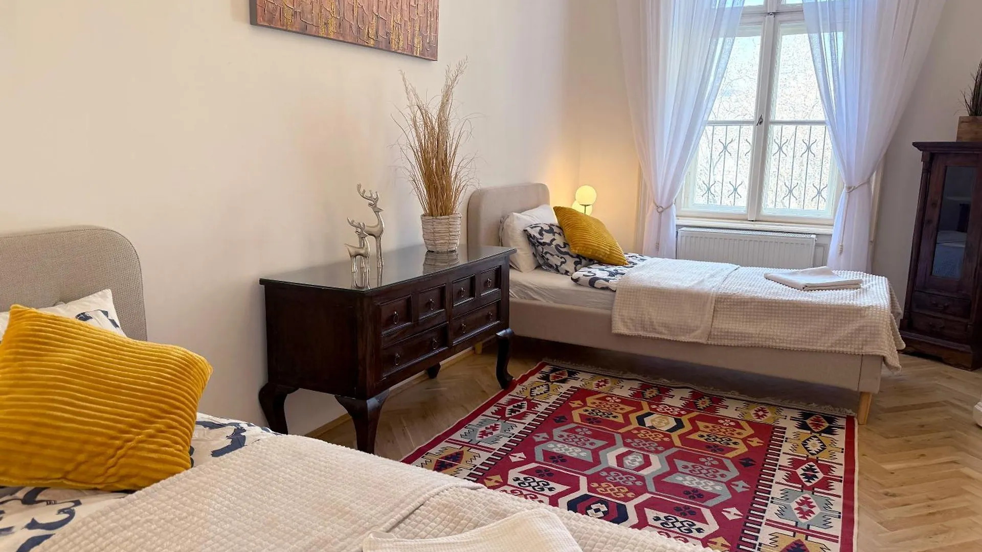 Elegant 125M2 Apartment Downtown Budapest