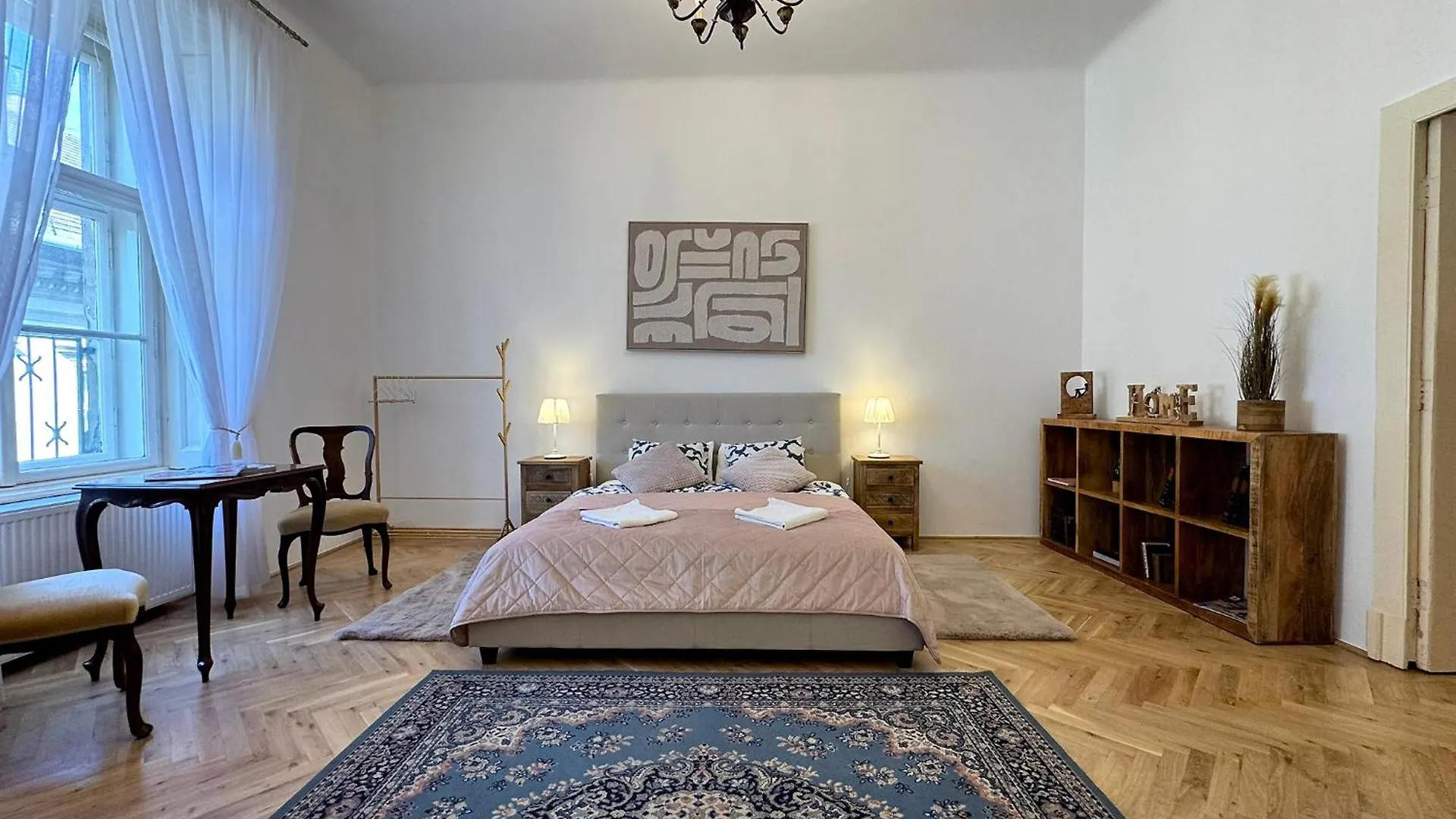 Elegant 125M2 Apartment Downtown Budapest