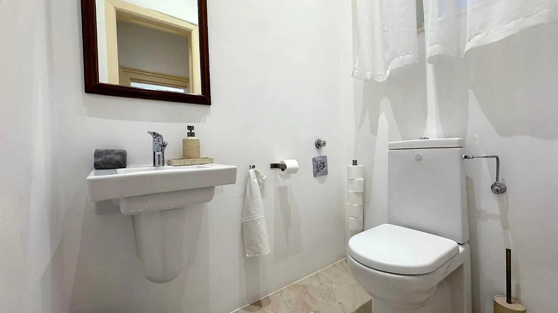 Elegant 125M2 Apartment Downtown Budapest Hungary