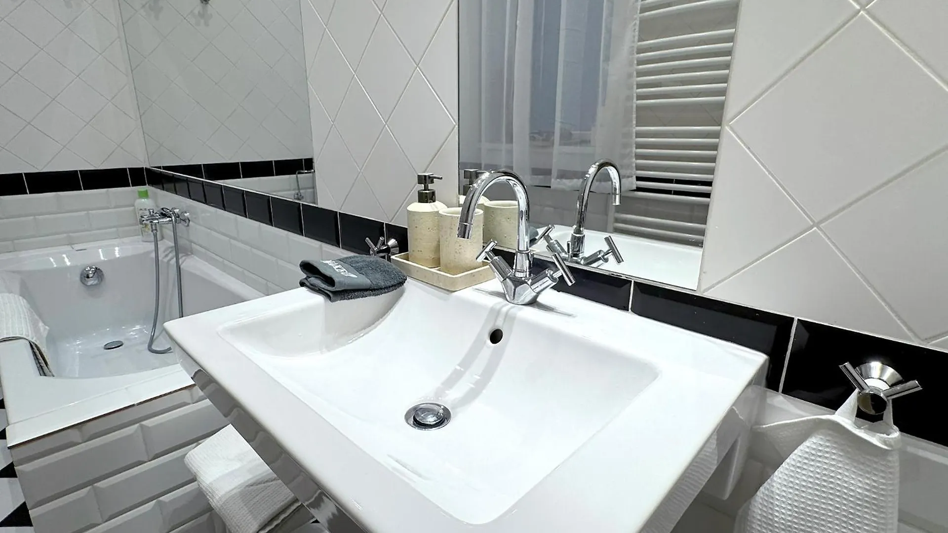 Elegant 125M2 Apartment Downtown Budapest