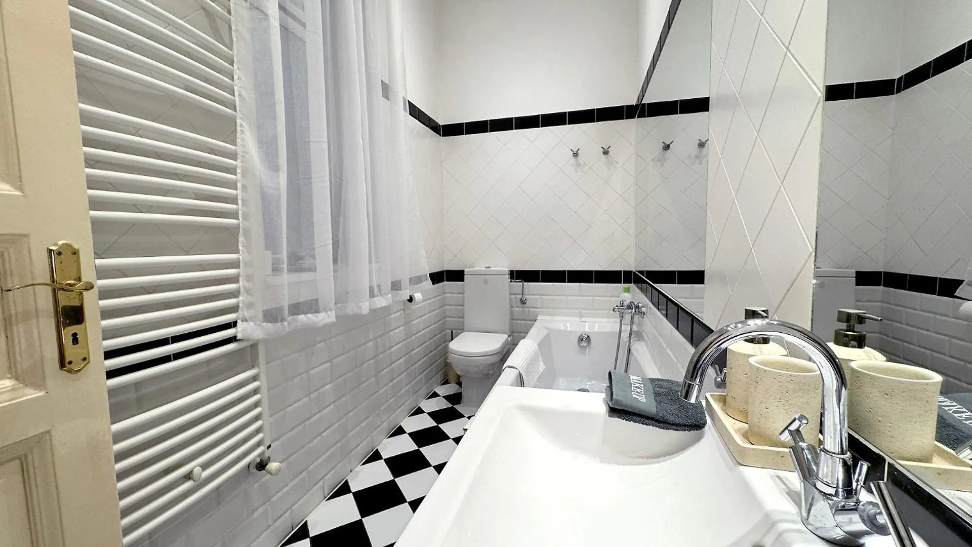 Elegant 125M2 Apartment Downtown Budapest