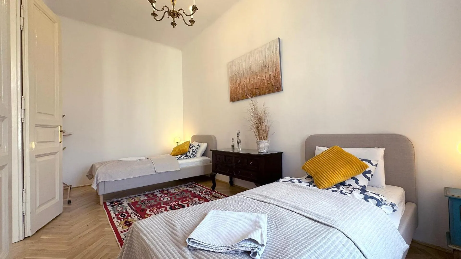 Elegant 125M2 Apartment Downtown Budapest 0*,  Hungary