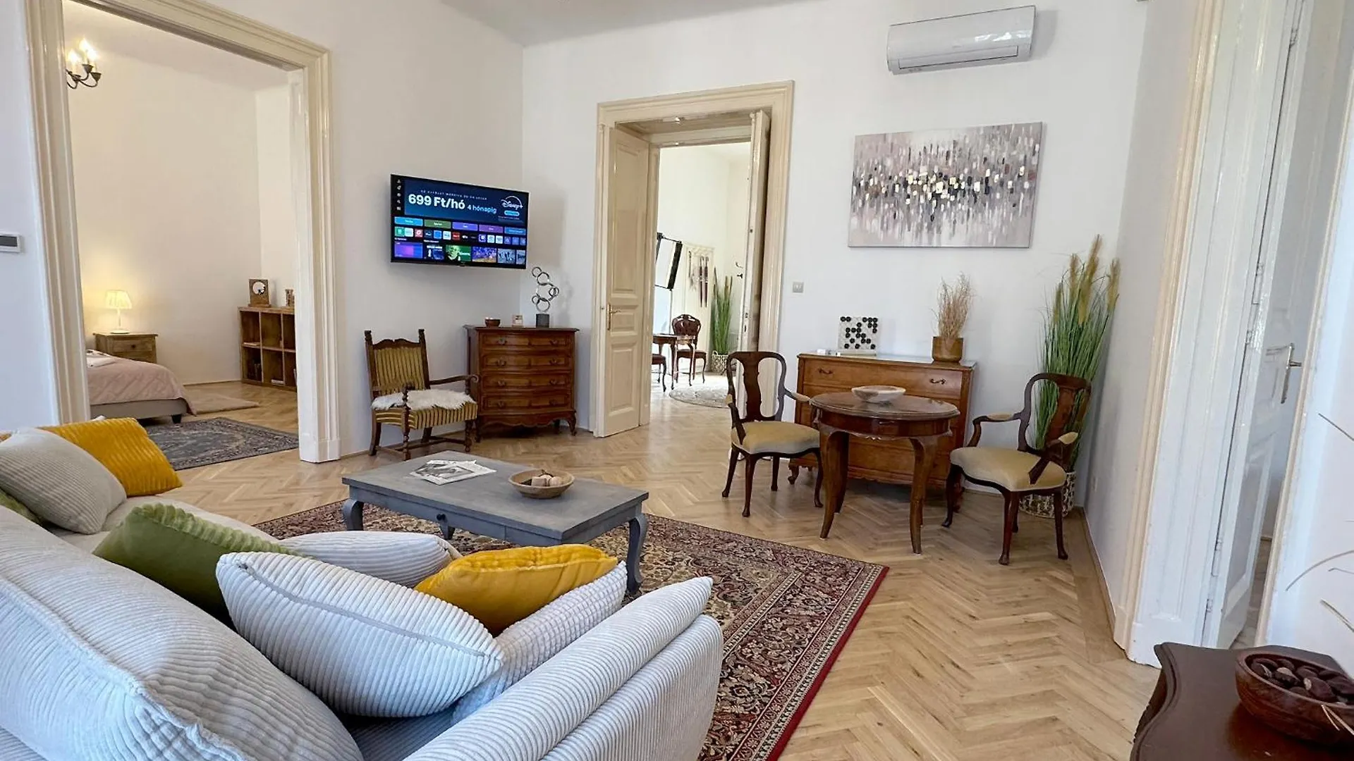 Elegant 125M2 Apartment Downtown Budapest