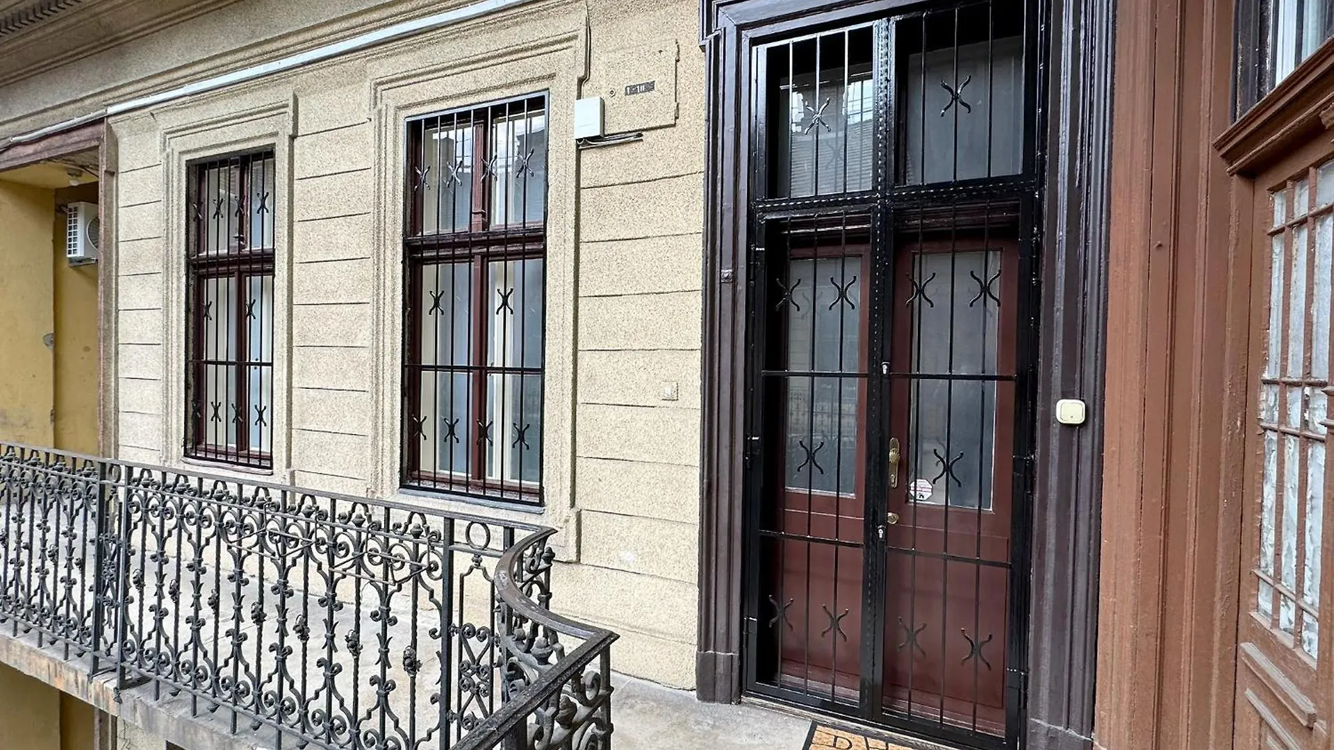 Elegant 125M2 Apartment Downtown Budapest